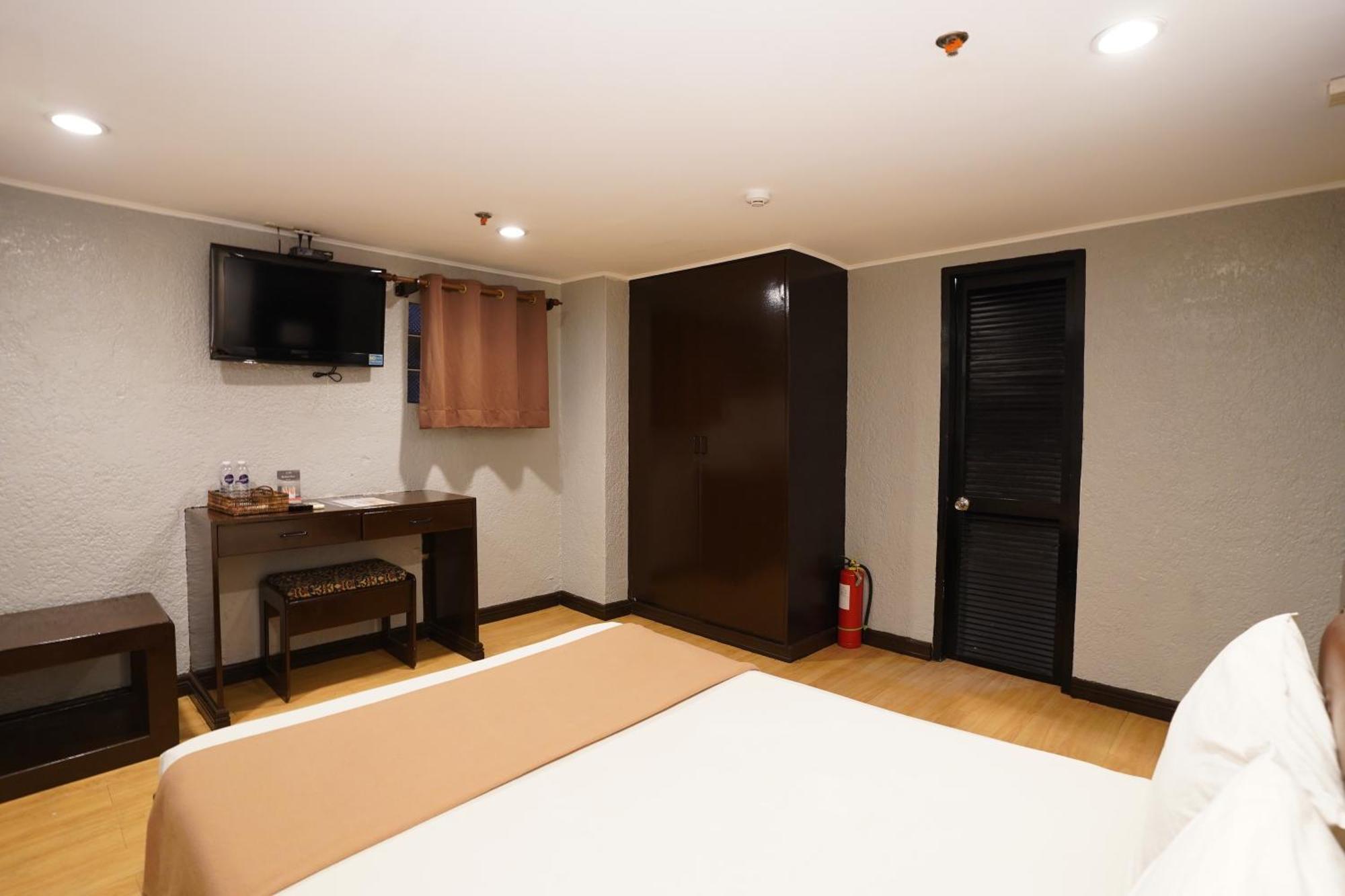 Arzo Hotel Манила Экстерьер фото