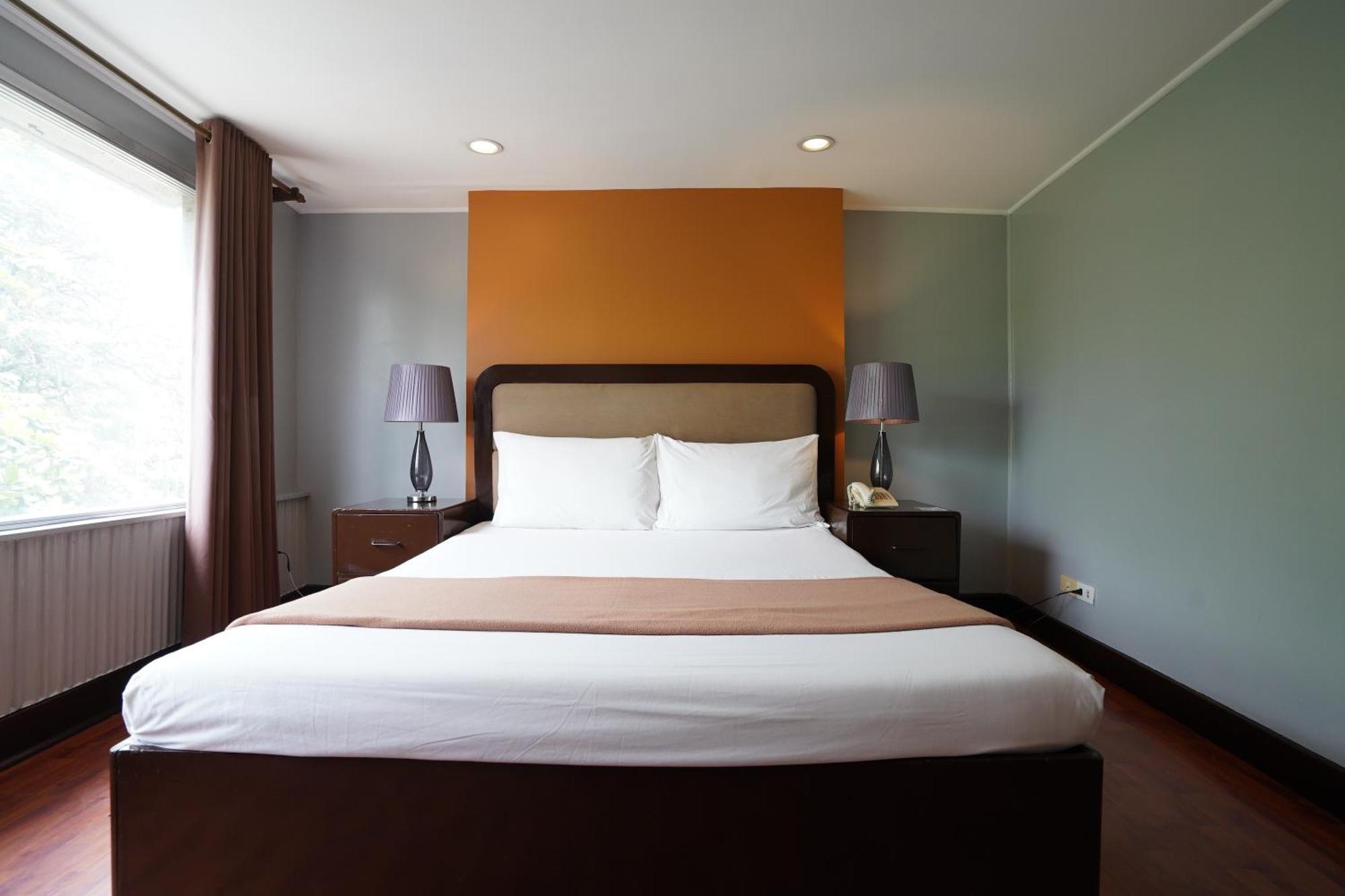 Arzo Hotel Манила Экстерьер фото