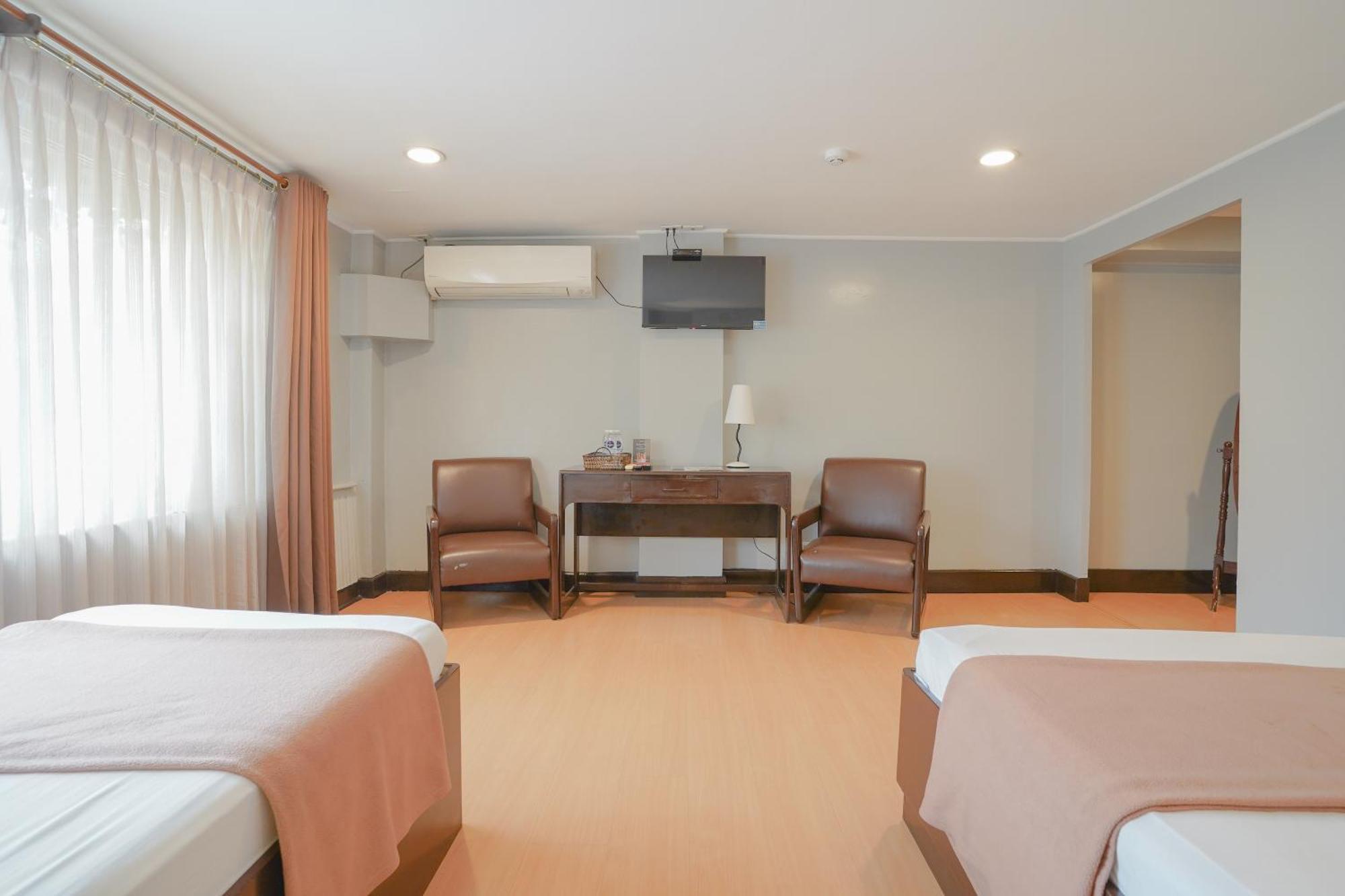 Arzo Hotel Манила Экстерьер фото