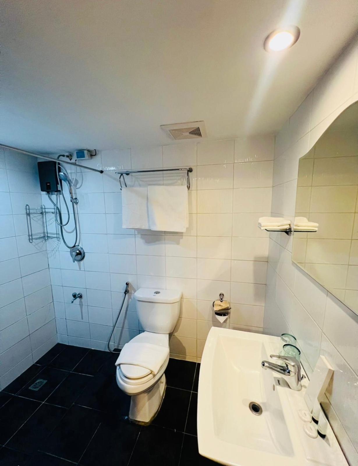 Arzo Hotel Манила Экстерьер фото